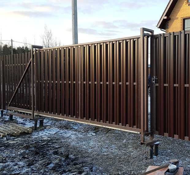 Винтовые сваи для ворот и калиток в Бологом